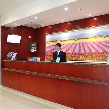 Hanting Express Shanghai Pudong Airport Buitenkant foto
